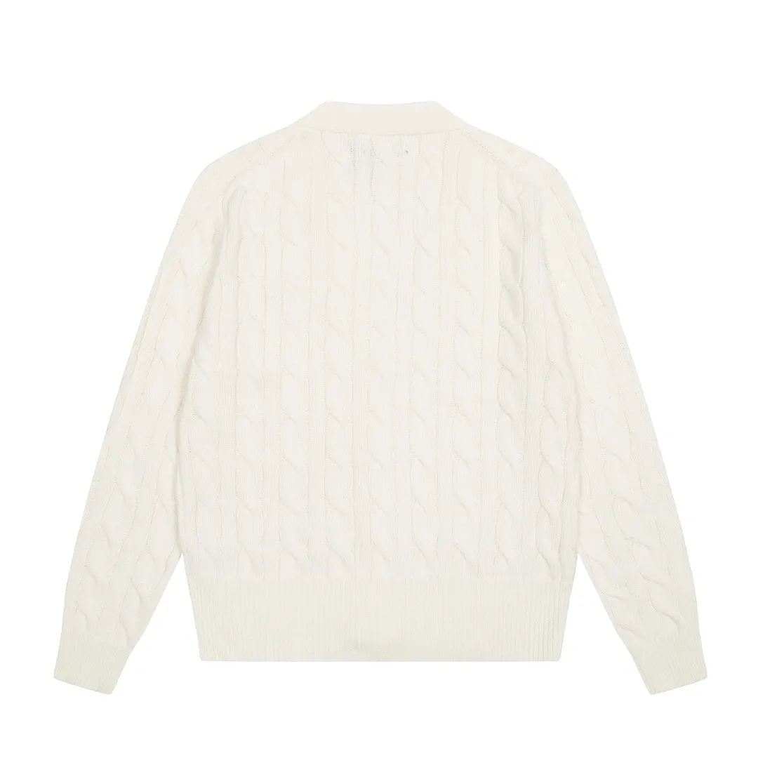 P250 Top quality" Style number: DS113# (not off the shelves all year round) [Ralph Lauren large V-neck solid color pony embroidered logo twist knitted cardigan] ✅Ralph Lauren classic basic versatile goddess style large V-neck knitted cardigan jacket ✅Main supply platform live broadcast Wholesale entities Replenish when out of stock Not off the shelves ✅ZP quality 1:1 version Scan the code to enter the GF website Counter quality ✅Detailed quality is the only one in Guangzhou Imported quality cotton yarn, focusing on high-end, cost-effective, good quality needless to say ✅The version is restored to the original order, the maximum size can be worn up to 160 pounds, loose, comfortable and stress-free ✅The upper body is simple and easy to match, ootd must-have style, good-looking clothes are never picky, a must-have in the goddess' wardrobe. Size: S-XL Color: Black White Gray Light Blue Khaki Pink Yellow Chinese Red Navy Blue White Label Navy Blue Red Label